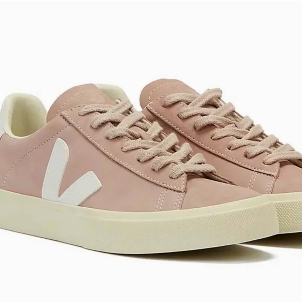 NEW Veja Campo Sneakers USA 35 (EUR 36) in pink color.